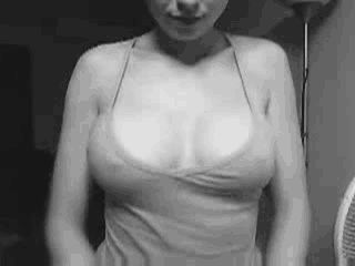 GIF 上美丽的女性乳房